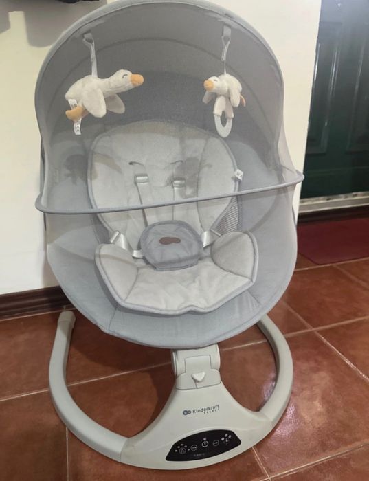 Espreguiçadeira kinderkraft como nova! Tem 5 níveis de movimento, tem ruído branco e outras músicas trás o cabo usb!