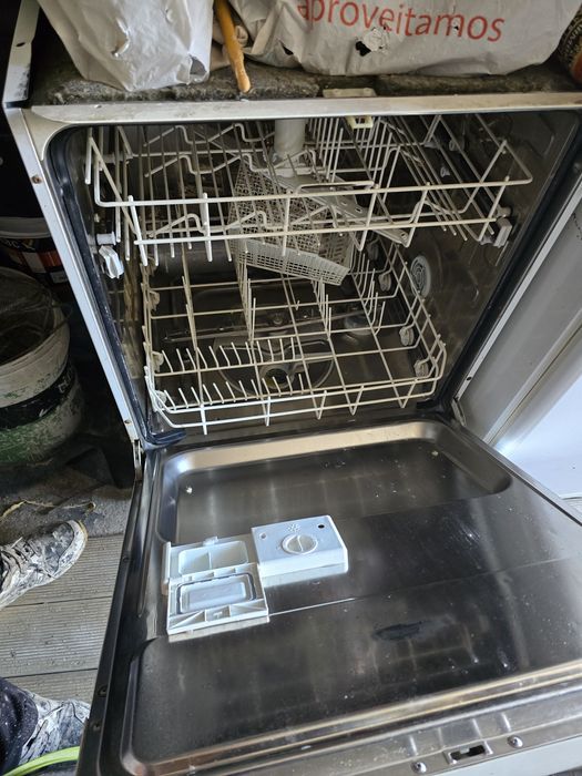 Maquina lavar loiça e figurifico