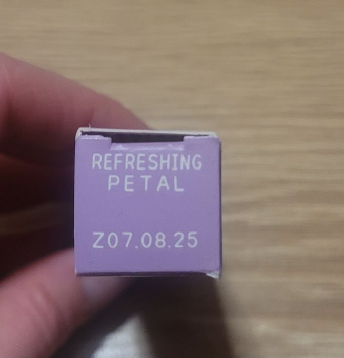 Szminka z serum Refreshing Petal
