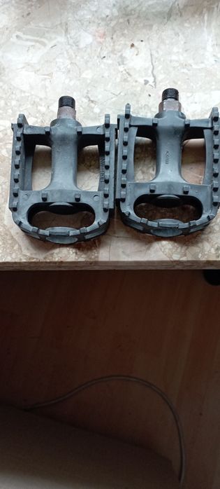 Передній переключатель Shimano ..