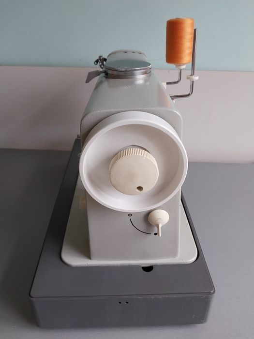 Швейна машинка PFAFF 90