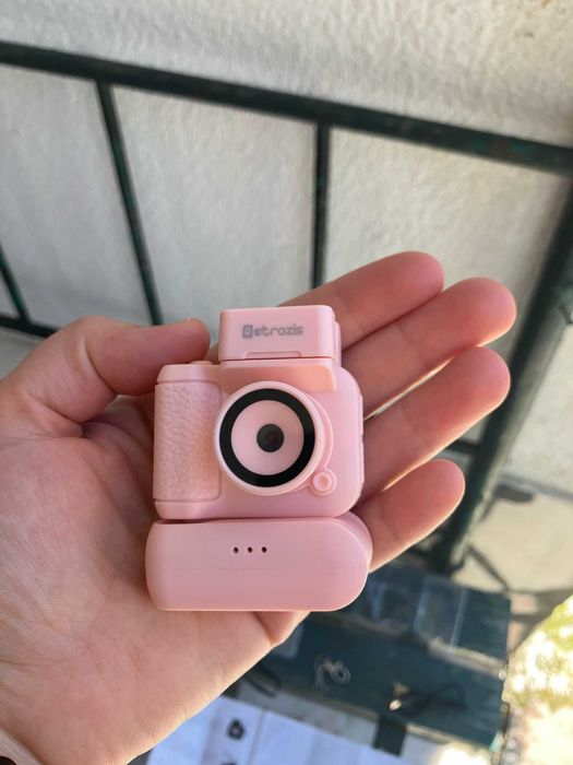 Mini câmera retro nova.