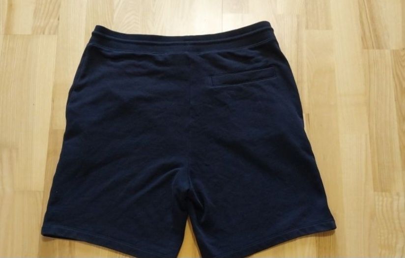 Продам Шорти Hugo Boss (оригінал) темно синiй  колip cotton  100%
