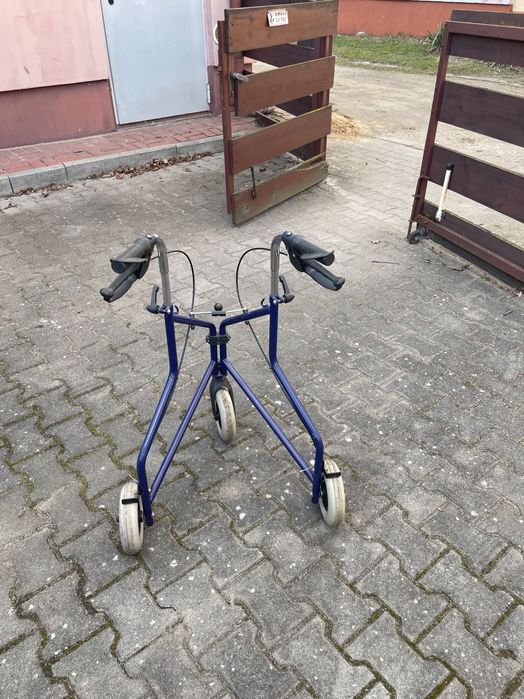 Balkonik chodzik trójkołowy