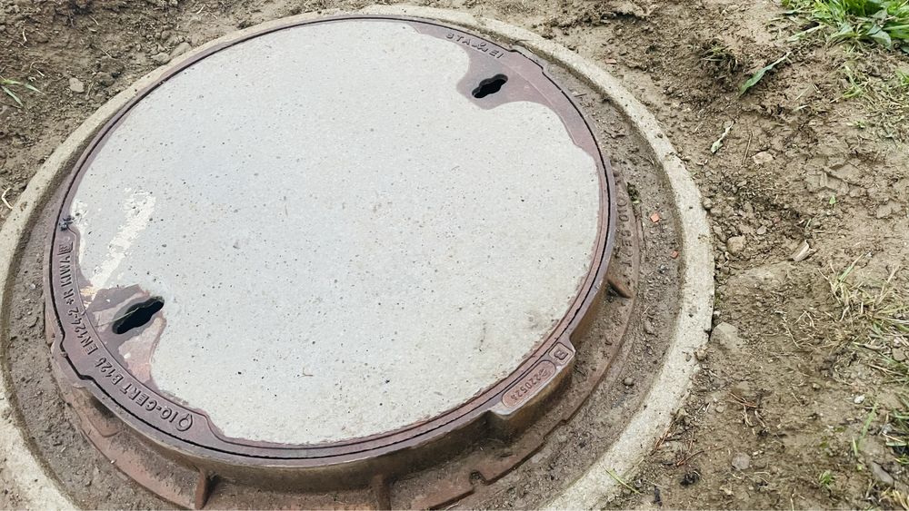 Właz żeliwno-betonowy 600 do szamba B125