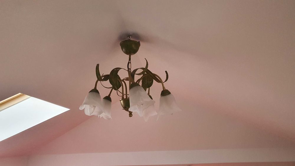 Lampa żyrandol sufitowy kinkiet w stylu kwiatowym