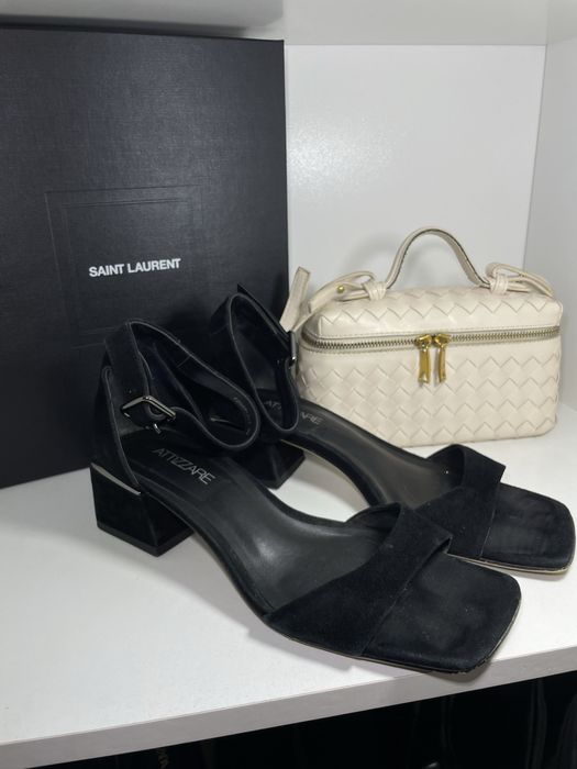 Оригінал! Чорні замшеві босоніжки Attizzare.