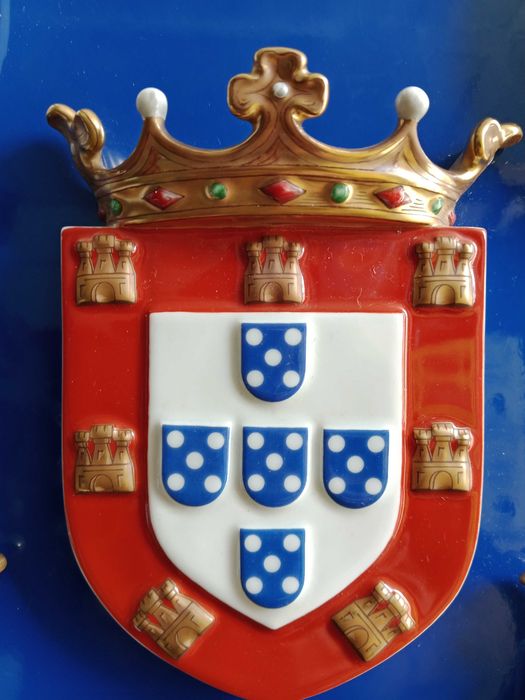 Conjunto de 5 placas com brasões em porcelana da Vista Alegre