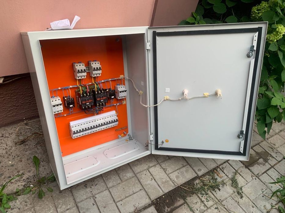 Щит автоматичного введення резерву АВР 100 40 54