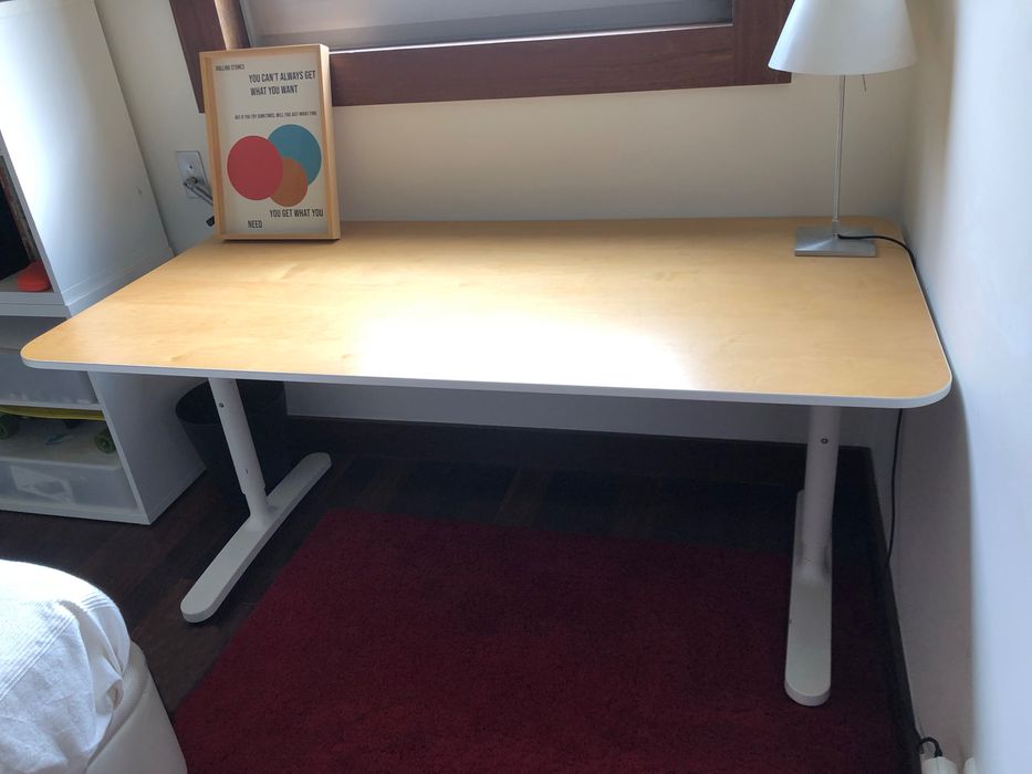 Mesa escrivaninha BEKANT BOM ESTADO