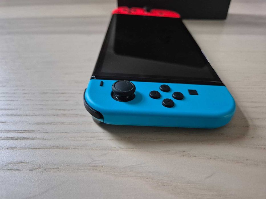 Nintendo Switch OLED + Bolsa de Transporte + Jogo "Hogwarts Legacy"