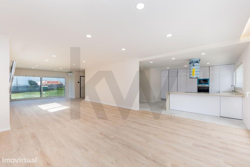 Moradia Nova , Torres Vedras , Suite, Piscina , Garagem Para 2 Viatura