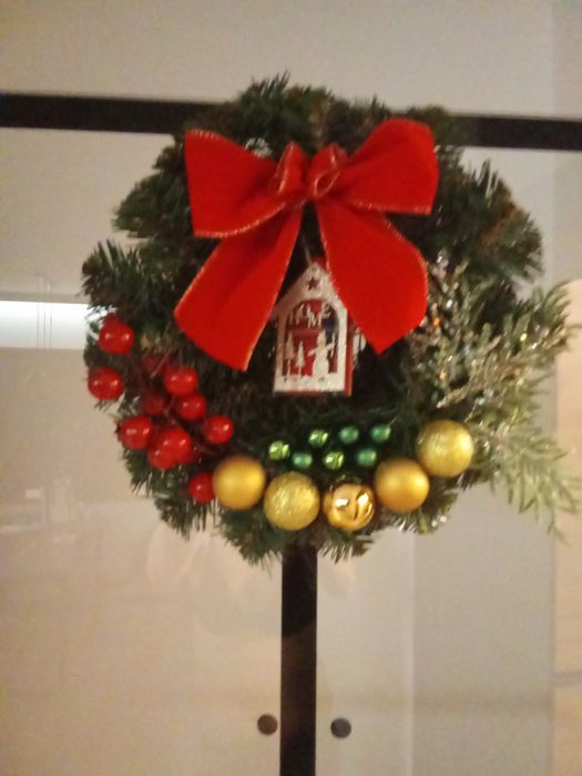 Wianek świąteczny na drzwi