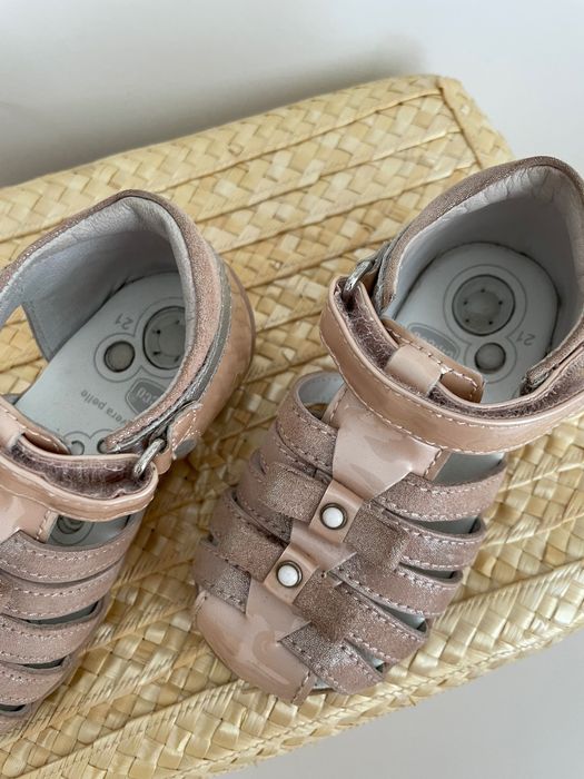 Sandálias menina Chicco