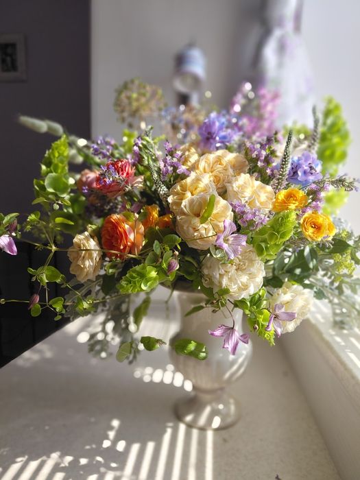 Букет з сезоних квітів