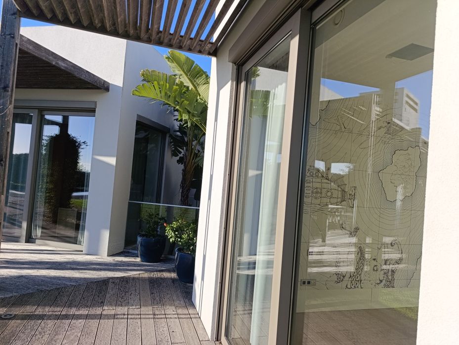 Limpeza de vidros e higienização de estofos