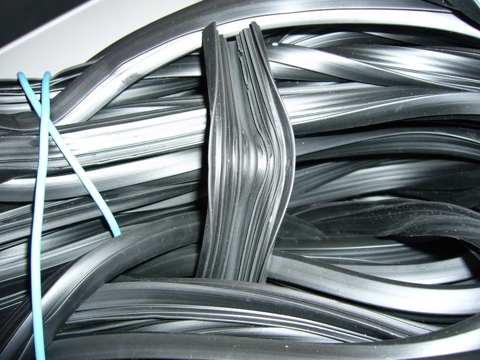 Vende-se juntas  de borracha para janelas de alumínio 50 metros