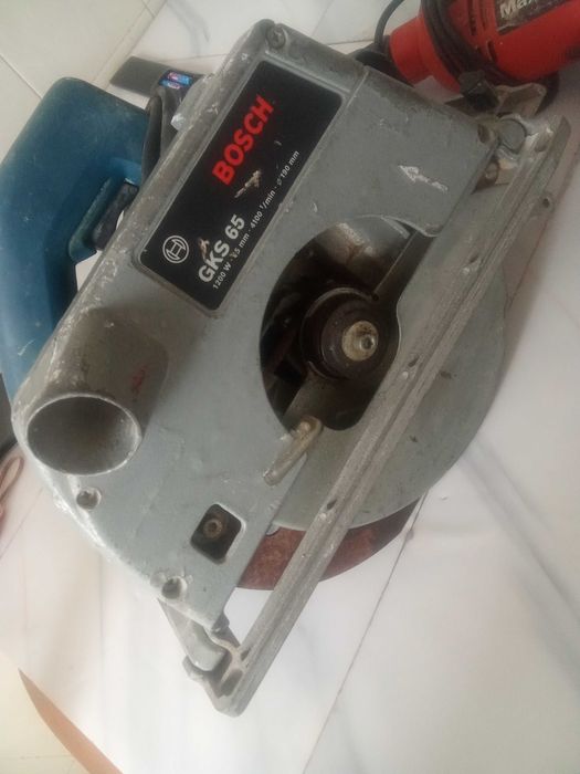 Serra circular Bosch e máquina de furar