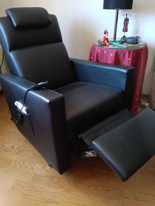 Cadeirão Estofado e Articulado