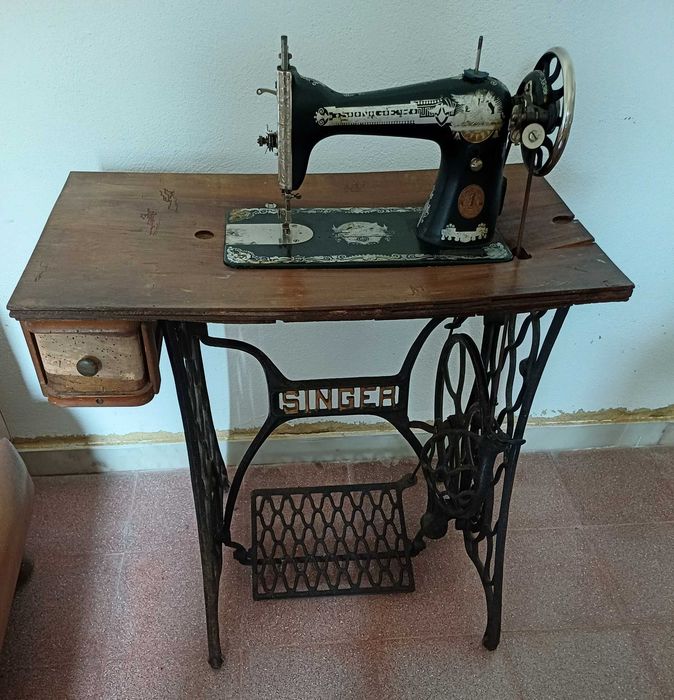 Singer Sewing Machine Model 1926, Certified