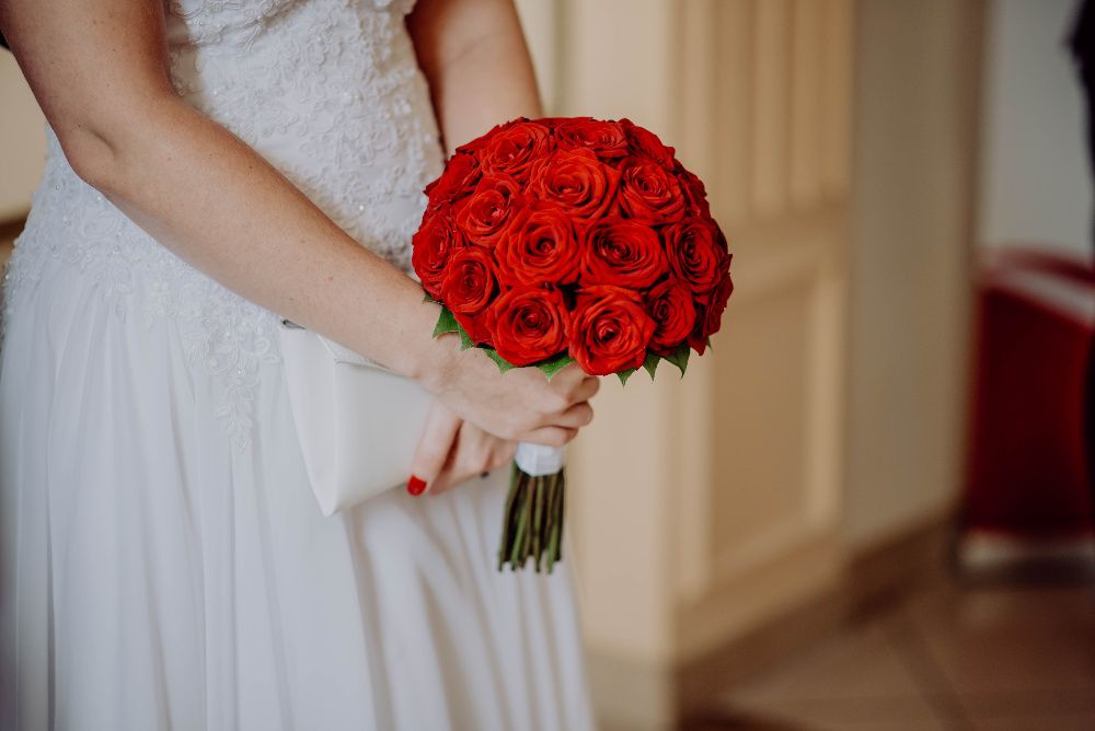 Suknia ślubna, piękna i subtelna