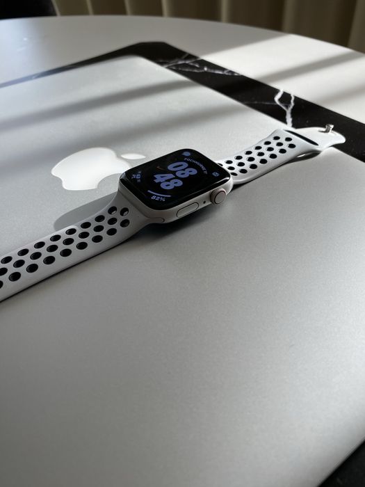Apple Watch SE 44 mm GPS + Cellular (LTE) – Edycja Nike | Stan Bardzo Dobry