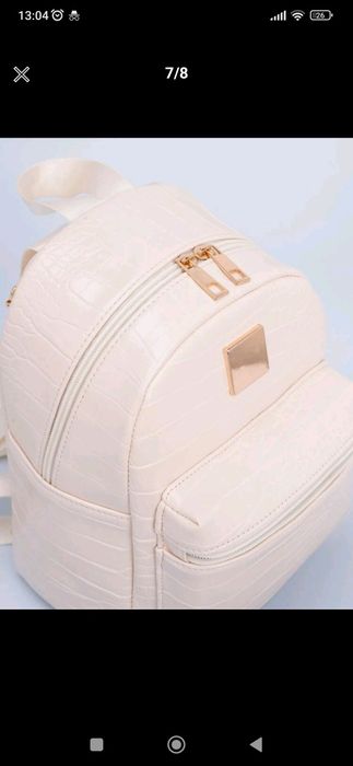 Mochila branca pequena