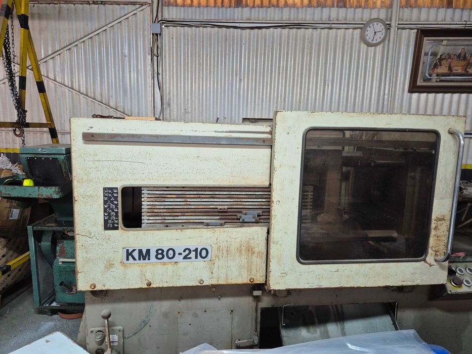 Maquina de injeção plastico KM 80-210