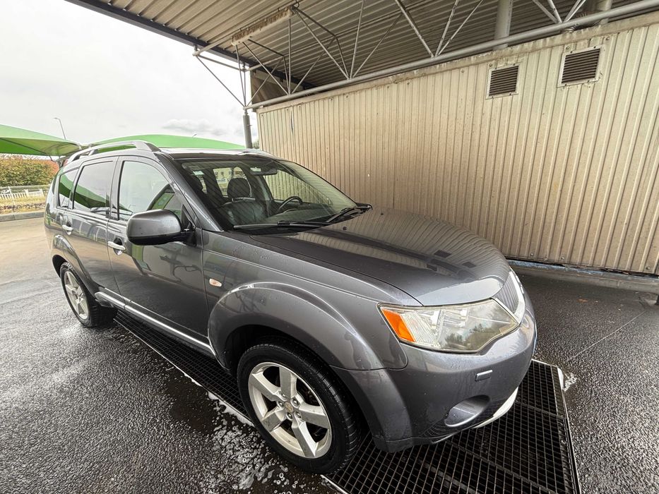Mitsubishi Outlander 2.0 DI-D 4x4 | 7 Lugares | 201.000 km