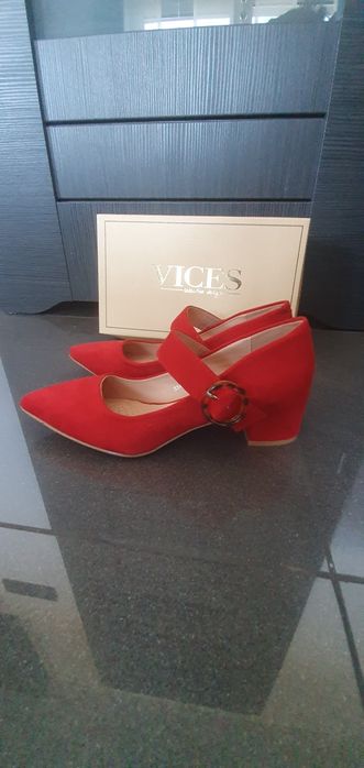 Buty na obcasie czerwone