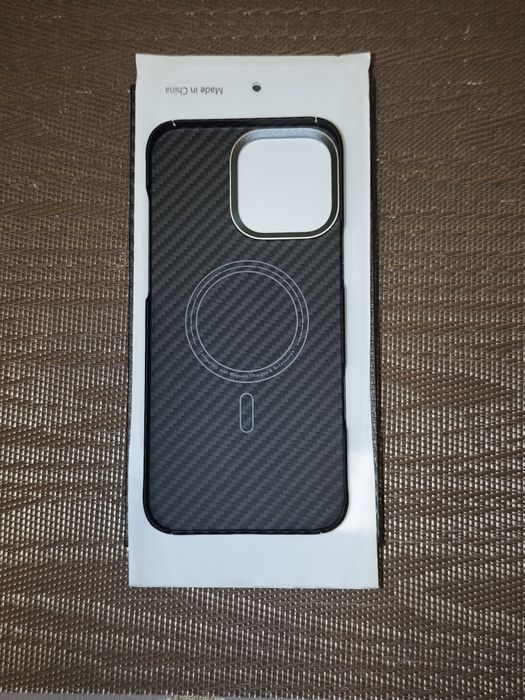 Чехол в коробке на iPhone 16 pro max carbon ultra slim black 600d,1500