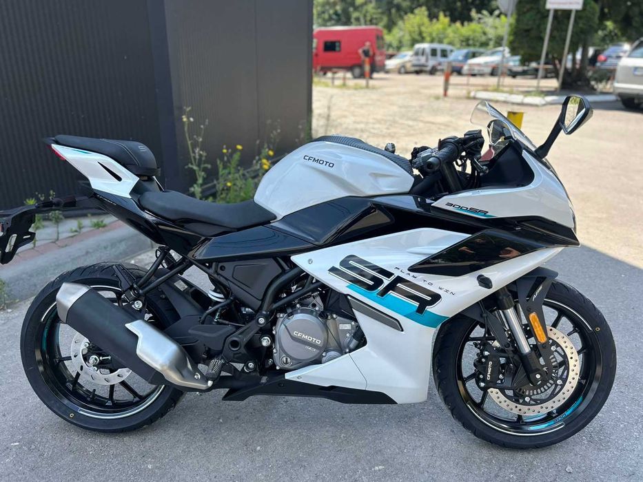 Мотоцикл CFMOTO 300SR