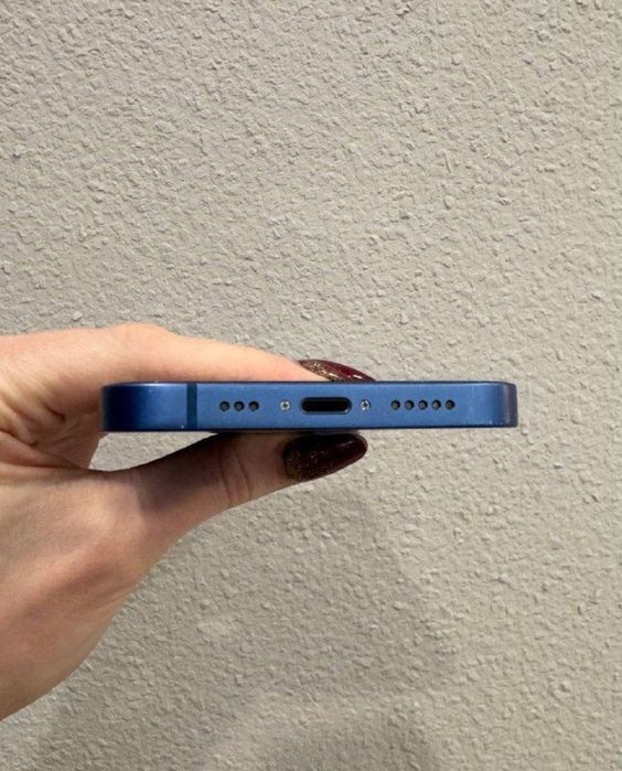 Продам iPhone 13 128