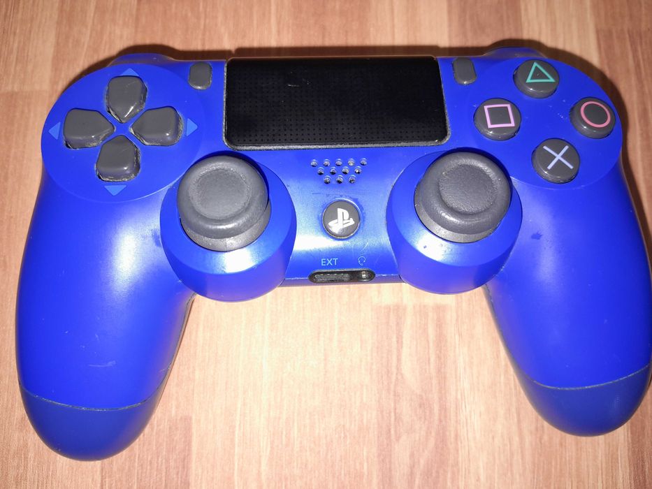Consola Ps4 com 2 comandos