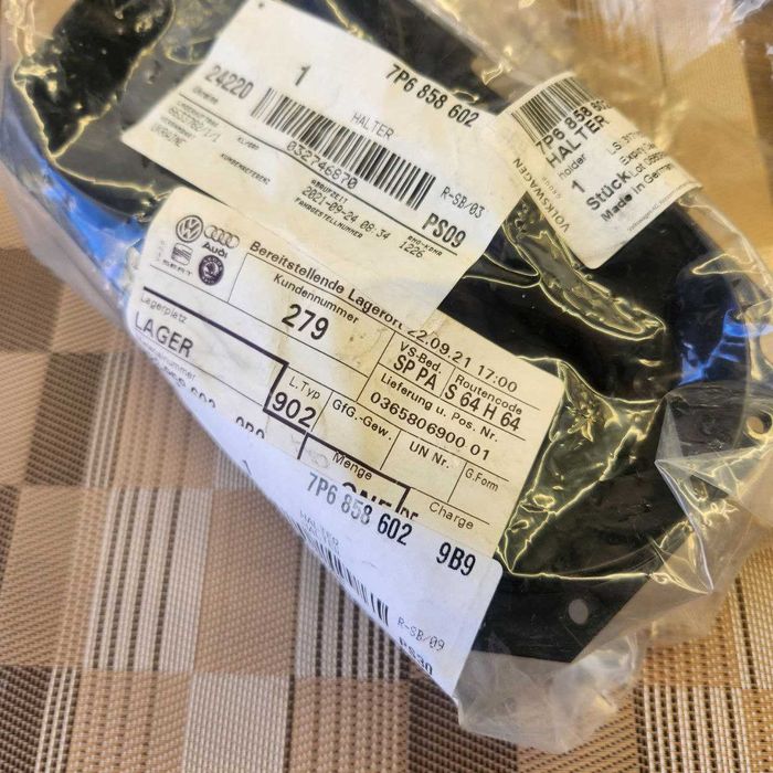 Подстаканник центральной консоли для VW Touareg 2010-2014 7P68586029B9