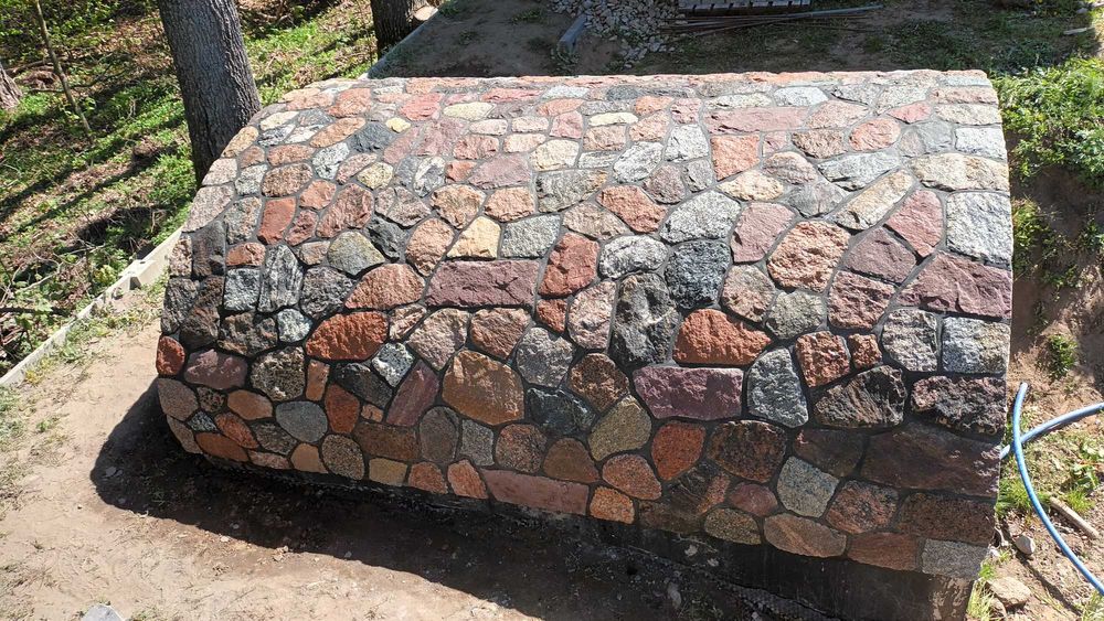 Kamień polny łupano-cięty o gr. ok.2-3 cm, dekoracyjny,elewacyjny