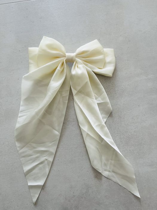 Satynowa kokarda do włosów