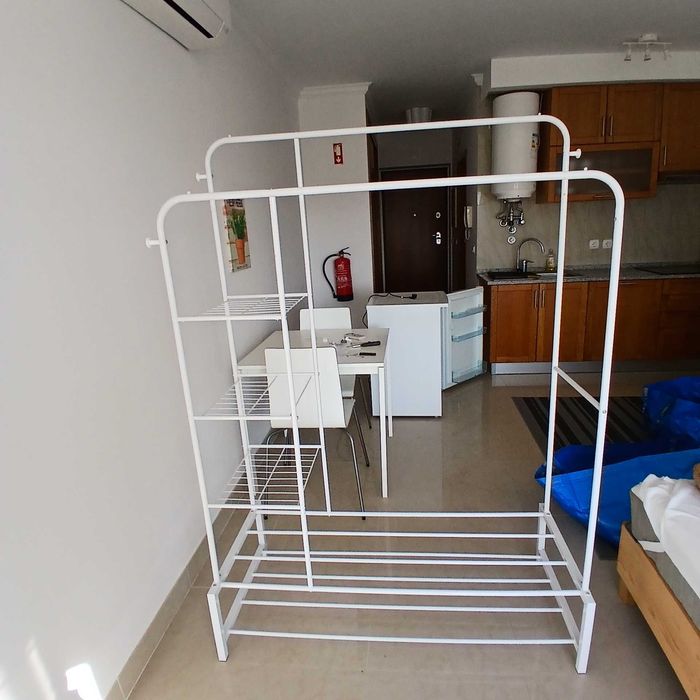 Cabide para guardar calçado e roupa. Como novo!