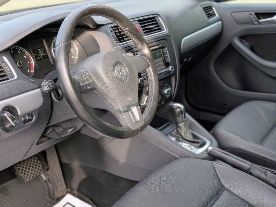 Volkswagen Jetta      2013
