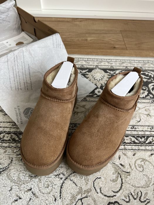 Ugg на масивній платформі