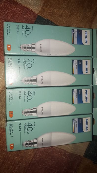 Світлодіодна лампочка Philips B35 E14/4,9w/220-240V 4000K B35 next До