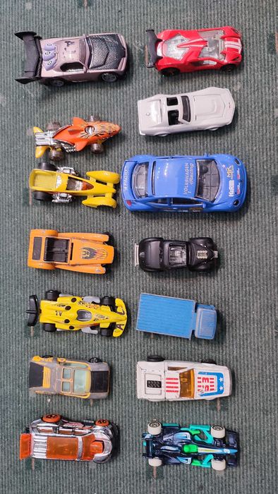 Lote 95 carrinhos antigos