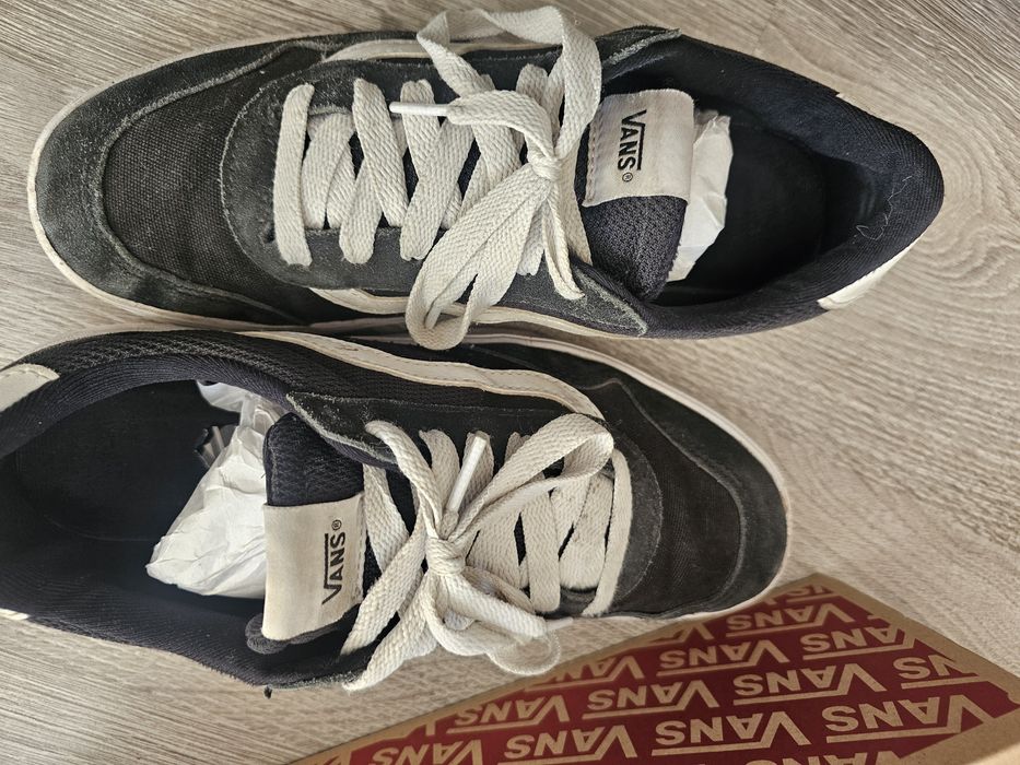 Buty vans  czarne  roz 42