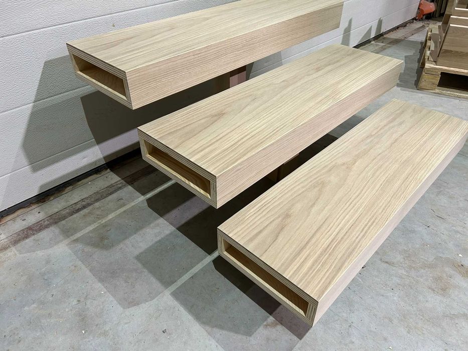 Stopnie półkowe dębowe czarne schody wspornikowe