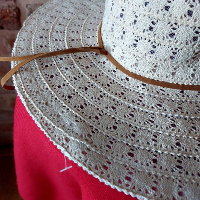 Ażurowy bawełniany kapelusz na lato