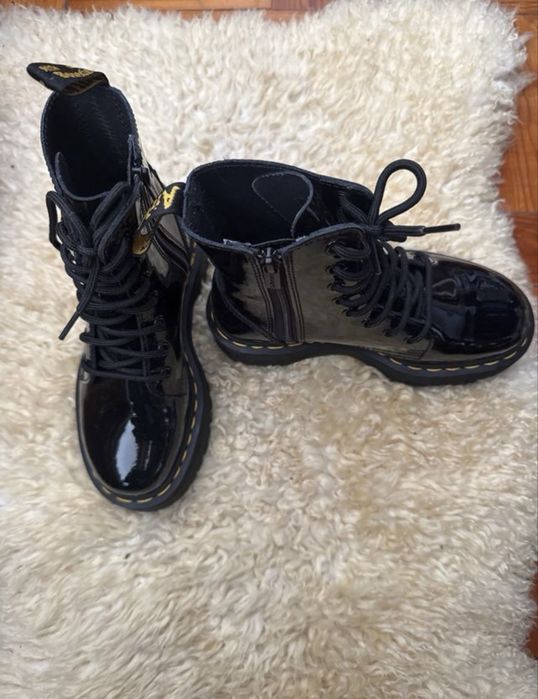 Botas Dr. Martens Pretas Brilhantes