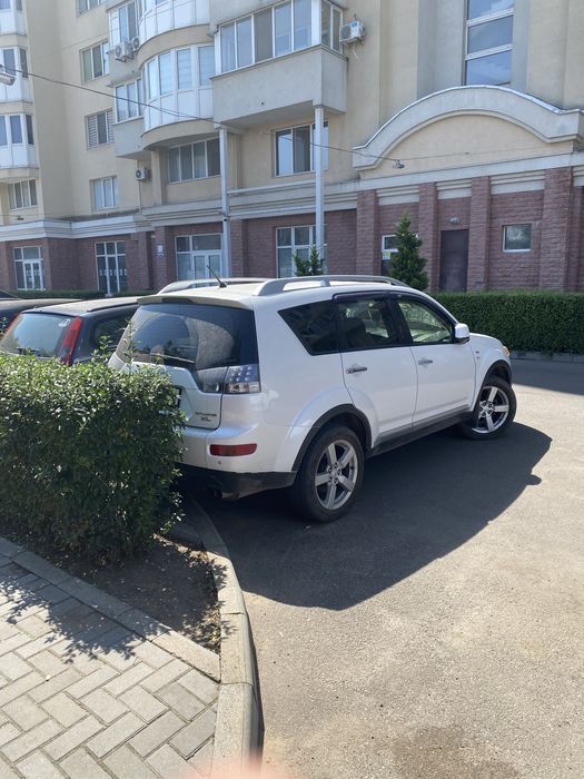 Mitsubishi Outlander XL