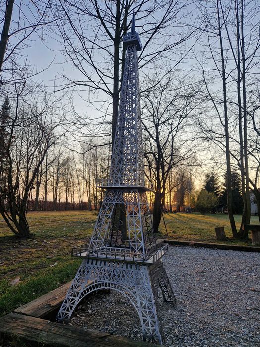 Wieża Eiffla. Ozdoba do domu, ogrodu na taras