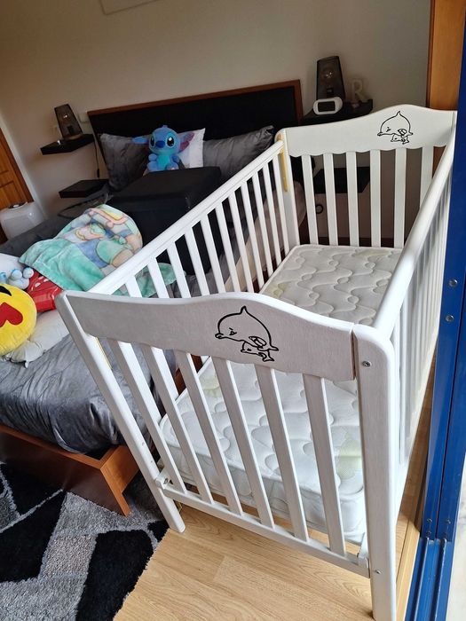 Cama e colchão para bebé