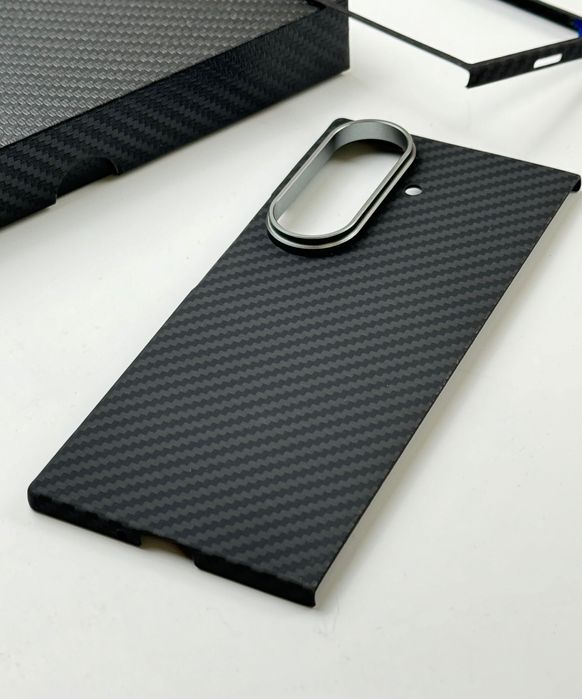 Чехол из настоящего карбона Samsung Galaxy Z Fold 7